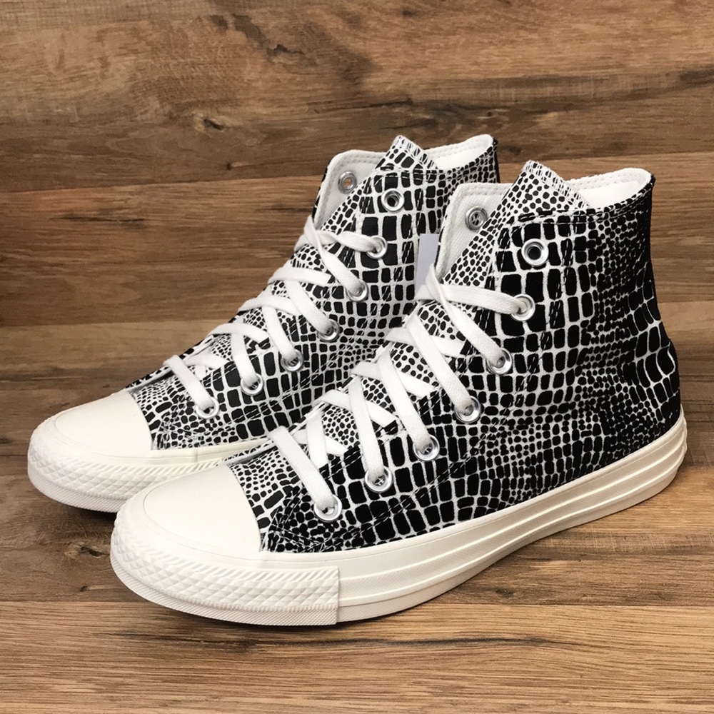CONVERSE CTAS HIGH TOP BRAND NEW - Picture 12 of 15